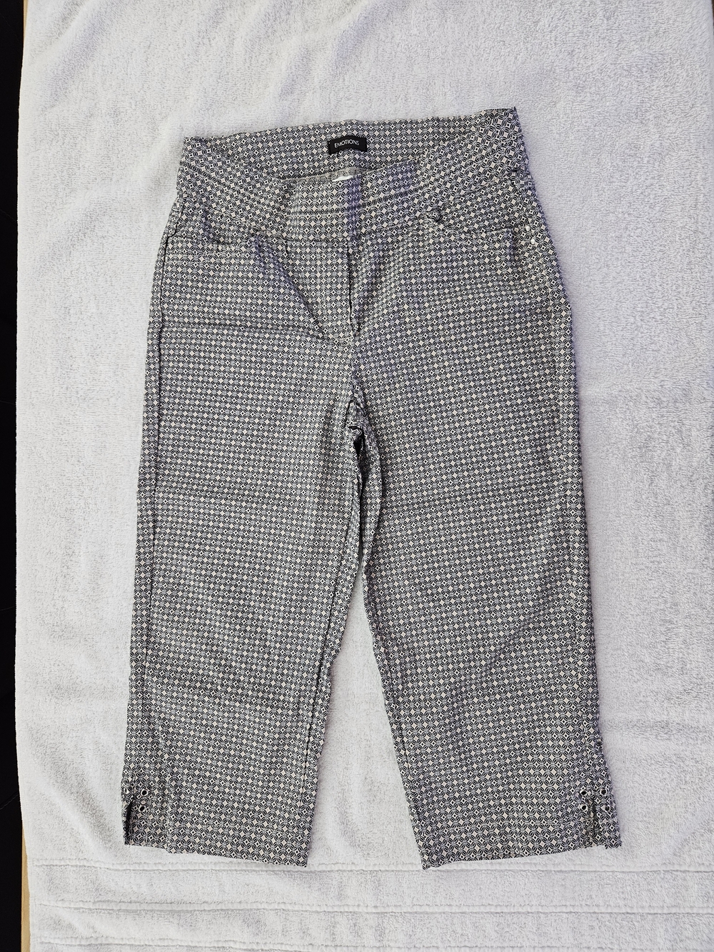 Emotions Geometric Print Pull-On Crop Pants Black Cream Size 5